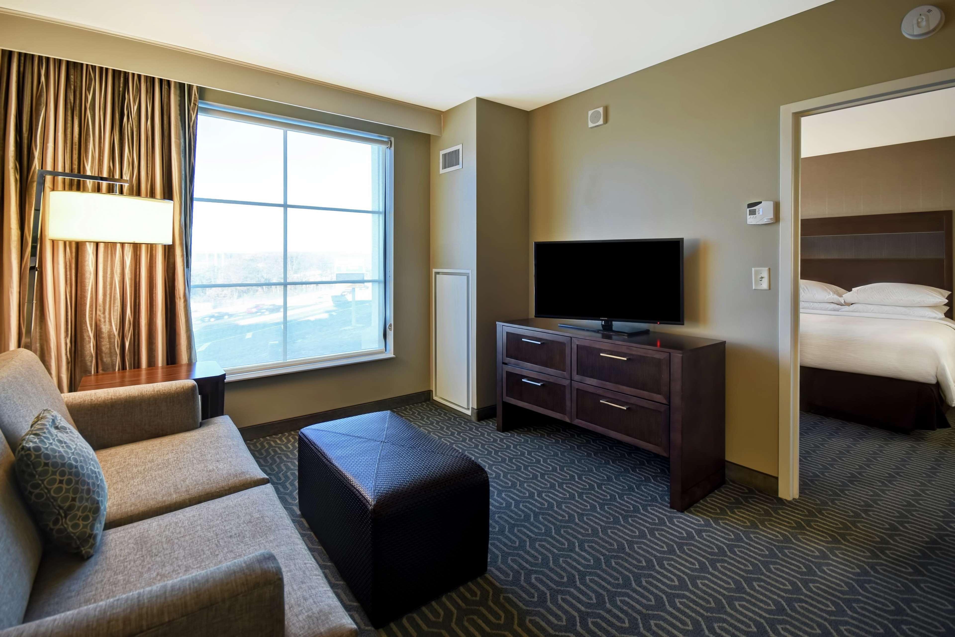 Embassy Suites Springfield Exterior photo