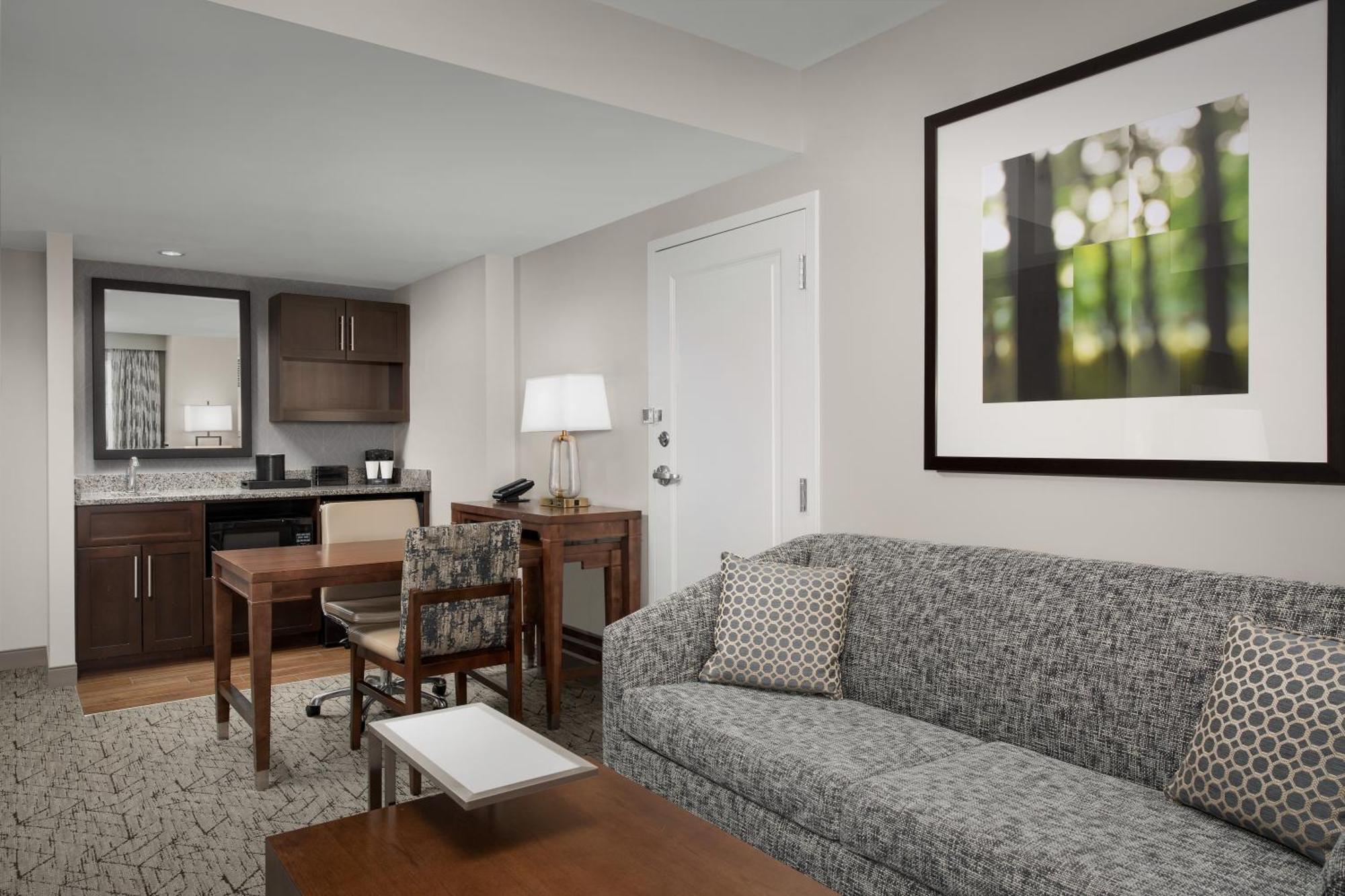Embassy Suites Springfield Room photo