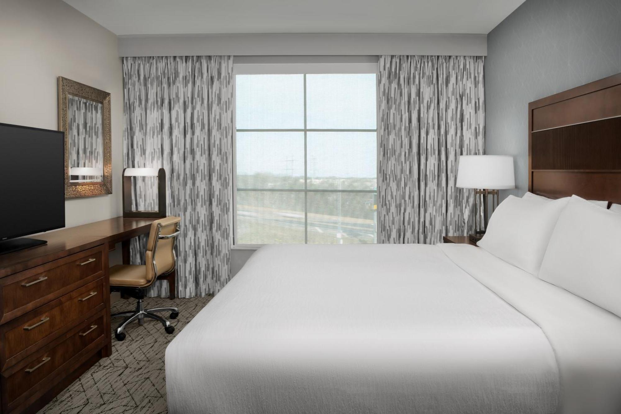 Embassy Suites Springfield Room photo