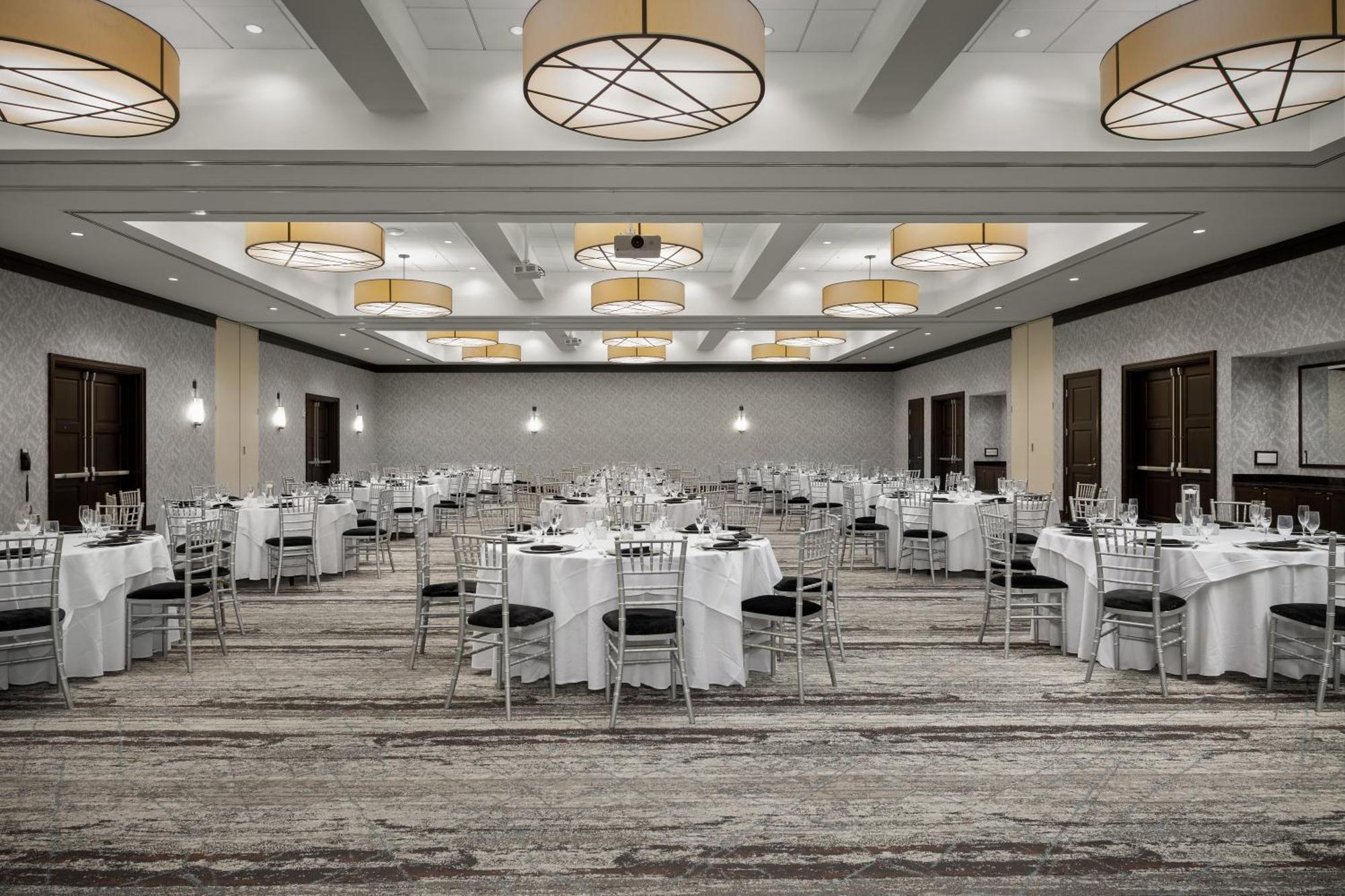 Embassy Suites Springfield Exterior photo