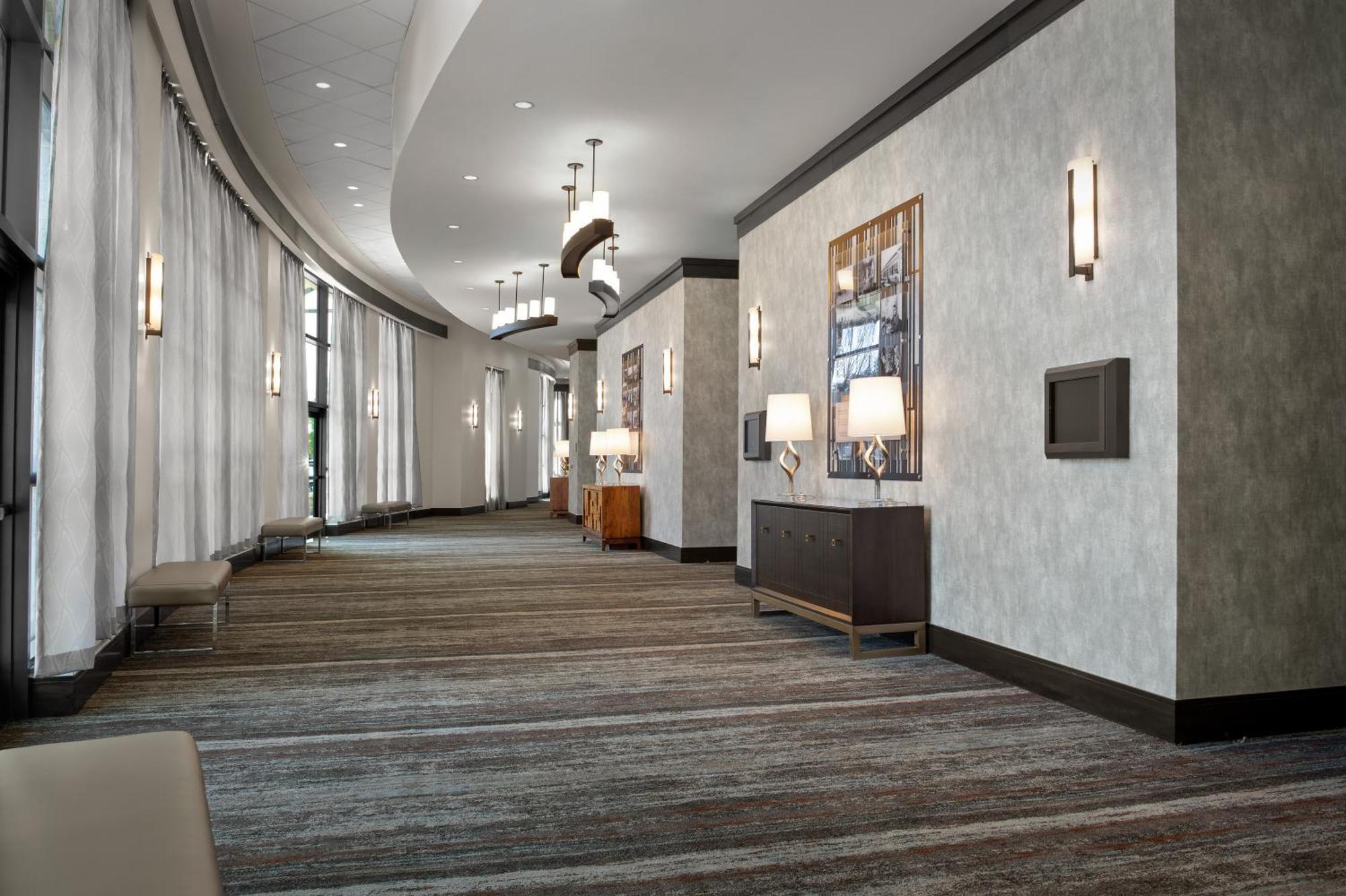 Embassy Suites Springfield Exterior photo