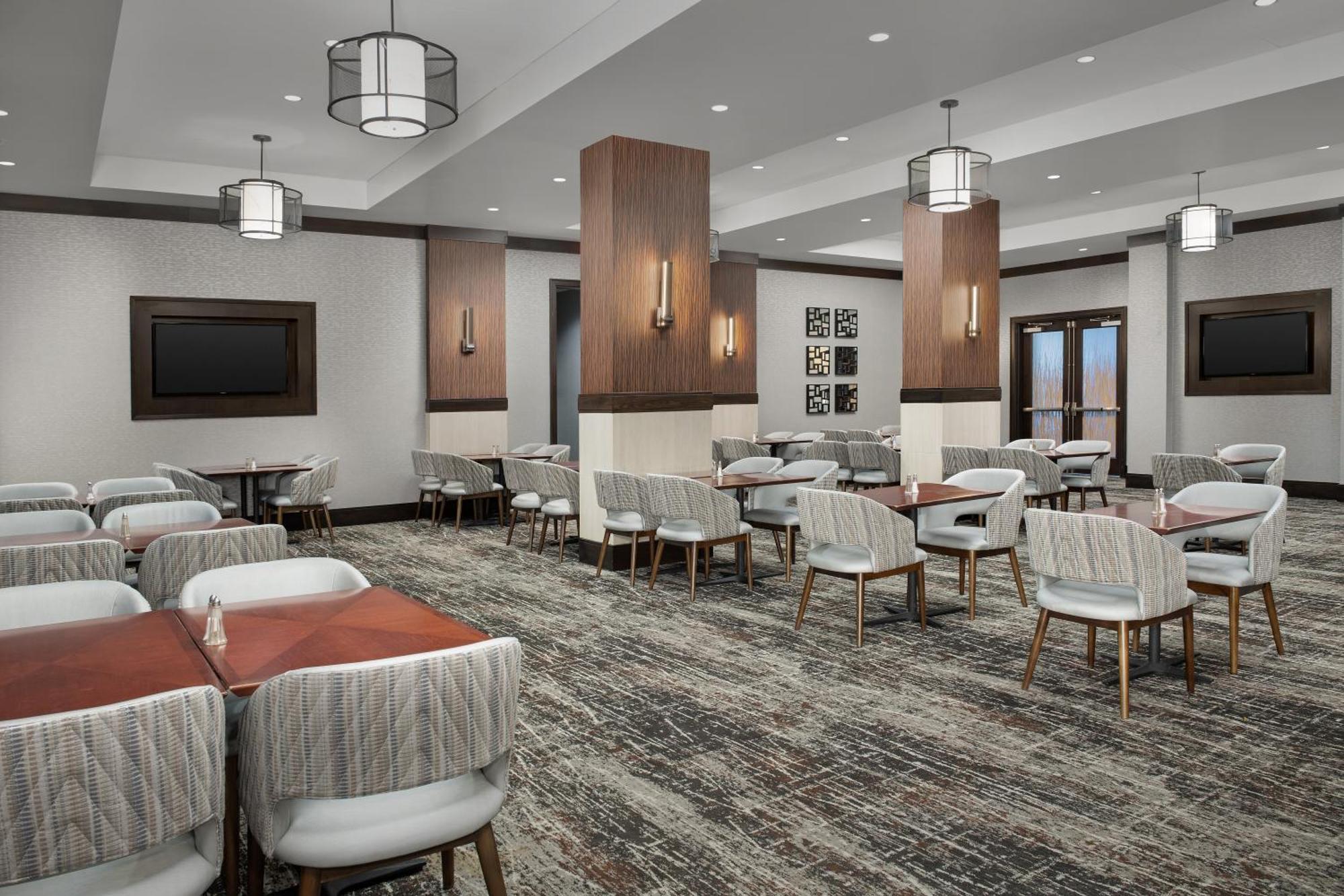 Embassy Suites Springfield Exterior photo
